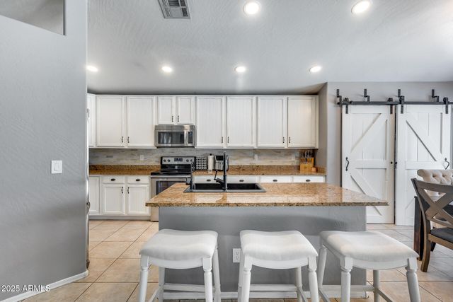 7435 W TRAILS Drive, Glendale, AZ 85308