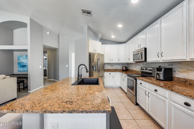 7435 W TRAILS Drive, Glendale, AZ 85308