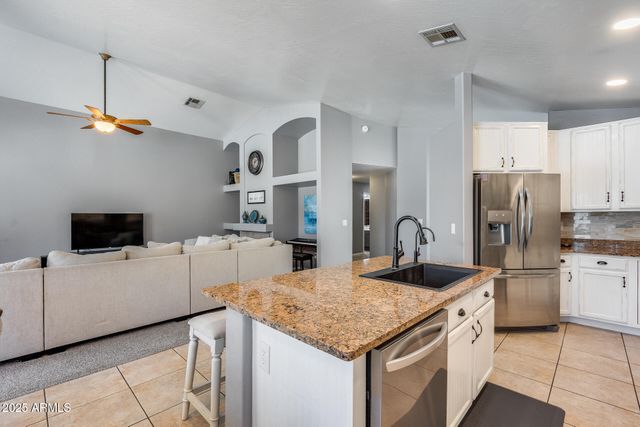 7435 W TRAILS Drive, Glendale, AZ 85308