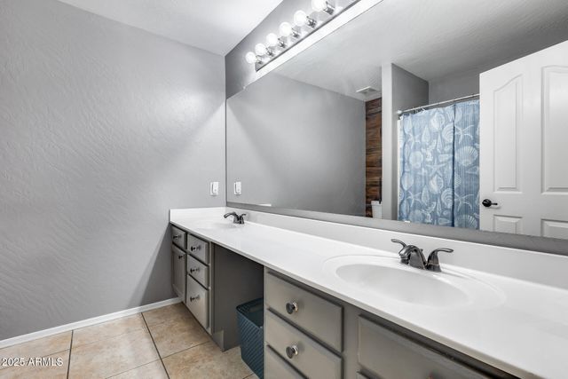 7435 W TRAILS Drive, Glendale, AZ 85308