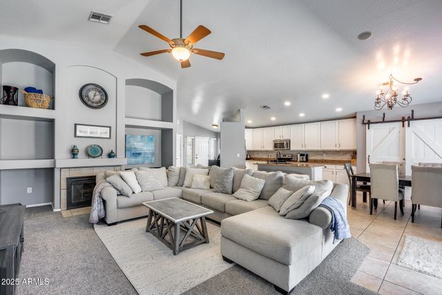 7435 W TRAILS Drive, Glendale, AZ 85308