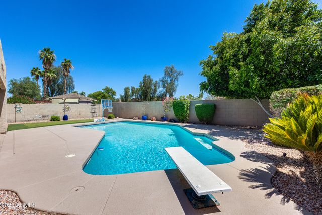 7435 W TRAILS Drive, Glendale, AZ 85308