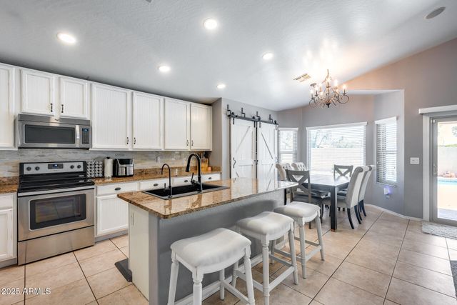 7435 W TRAILS Drive, Glendale, AZ 85308