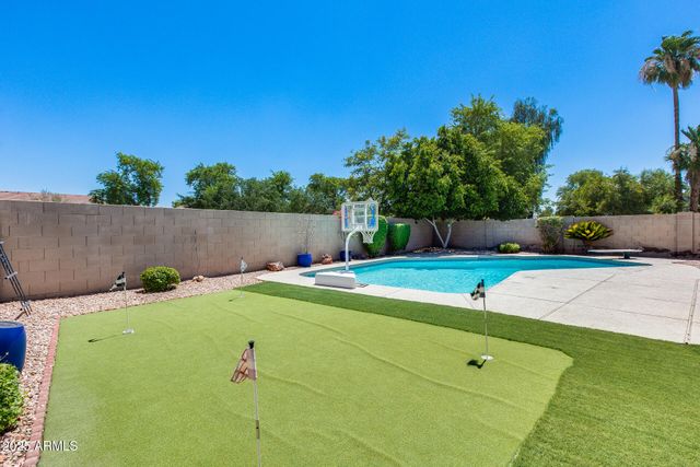 7435 W TRAILS Drive, Glendale, AZ 85308