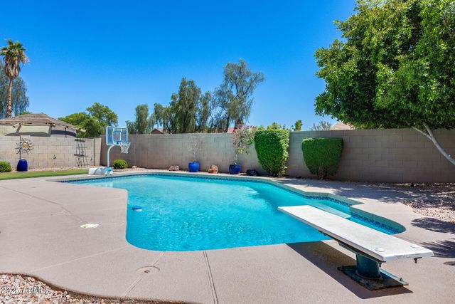 7435 W TRAILS Drive, Glendale, AZ 85308