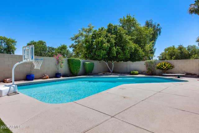 7435 W TRAILS Drive, Glendale, AZ 85308