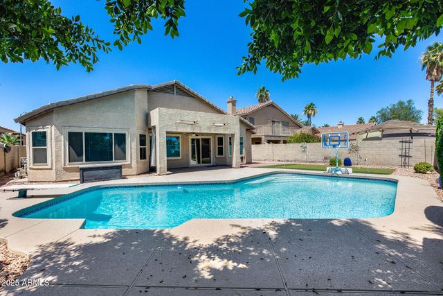 7435 W TRAILS Drive, Glendale, AZ 85308