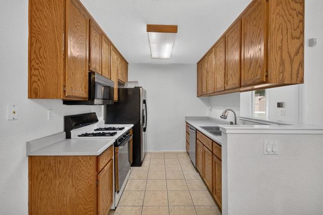 505 Harling Ct, Rio Linda, CA 95673