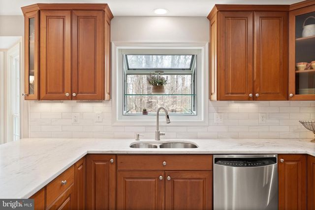4928 NOVAK LN, Fairfax, VA 22030