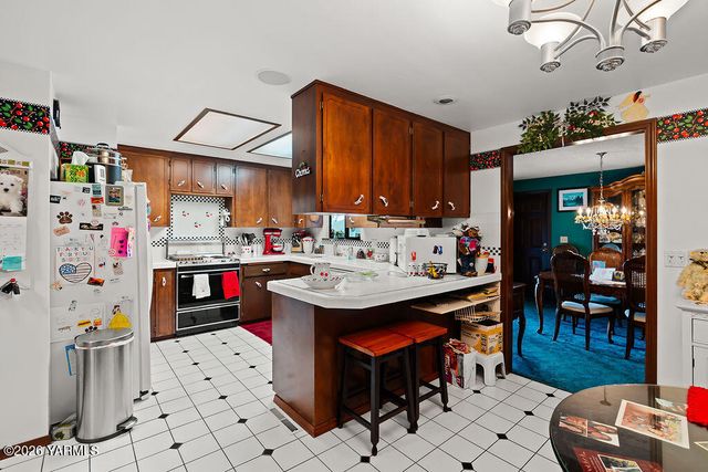 801 S 69th Ave, Yakima, WA 98908