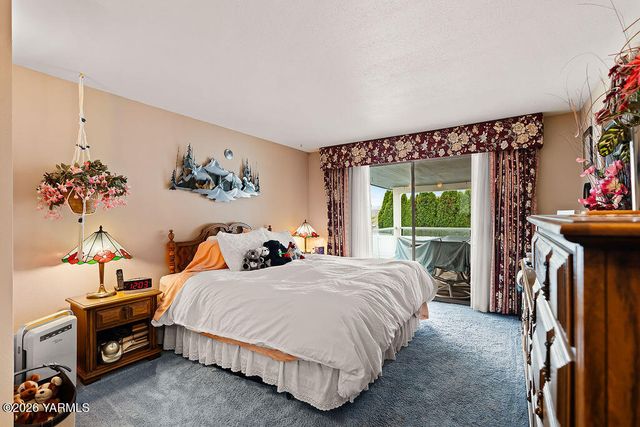 801 S 69th Ave, Yakima, WA 98908