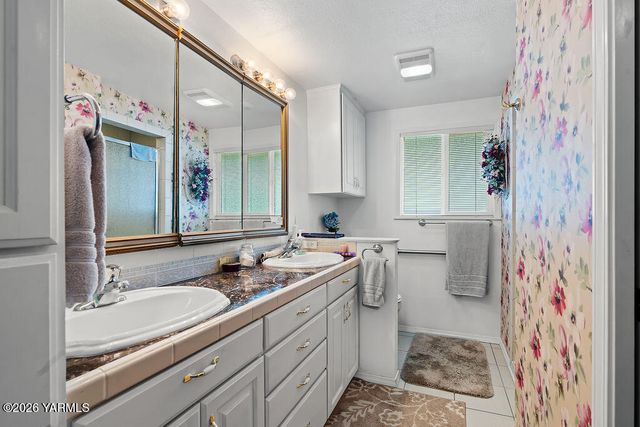 801 S 69th Ave, Yakima, WA 98908