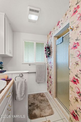 801 S 69th Ave, Yakima, WA 98908