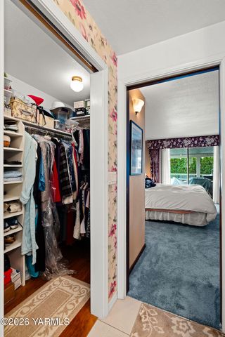 801 S 69th Ave, Yakima, WA 98908