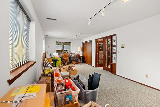 801 S 69th Ave, Yakima, WA 98908