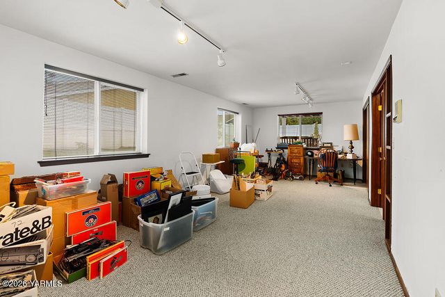 801 S 69th Ave, Yakima, WA 98908