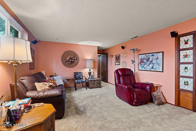 801 S 69th Ave, Yakima, WA 98908