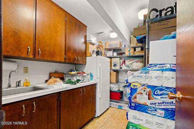 801 S 69th Ave, Yakima, WA 98908