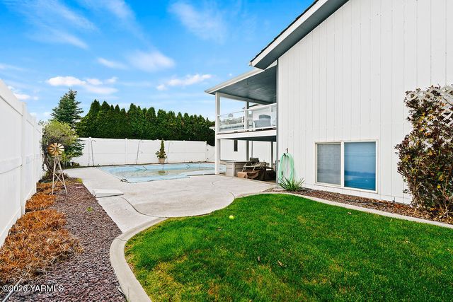 801 S 69th Ave, Yakima, WA 98908