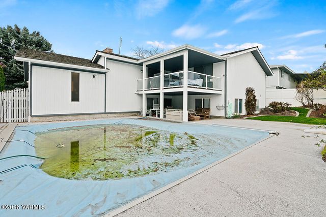 801 S 69th Ave, Yakima, WA 98908