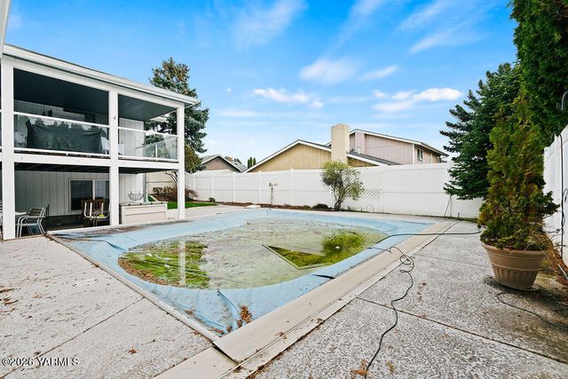 801 S 69th Ave, Yakima, WA 98908