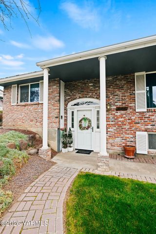 801 S 69th Ave, Yakima, WA 98908
