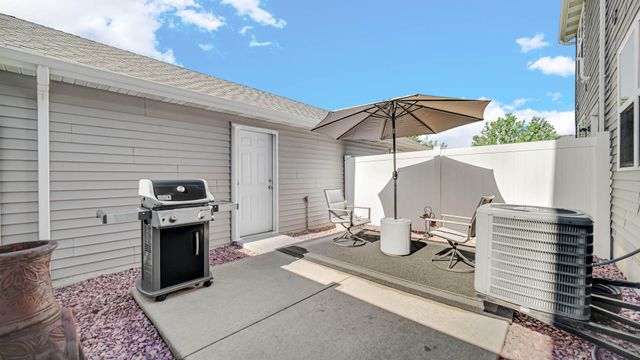 911 E 113th Lane, Crown Point, IN 46307