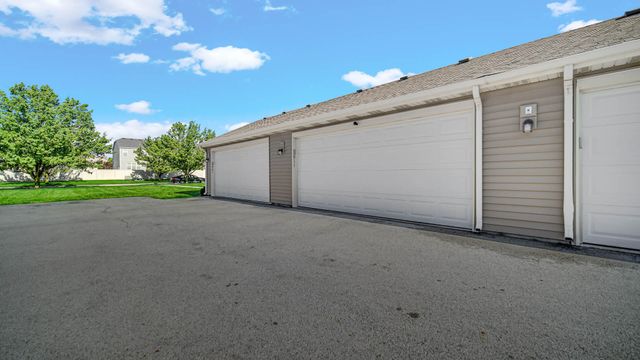 911 E 113th Lane, Crown Point, IN 46307