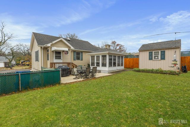 33 Kearney Road, Sayreville, NJ 08879