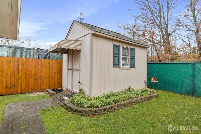 33 Kearney Road, Sayreville, NJ 08879