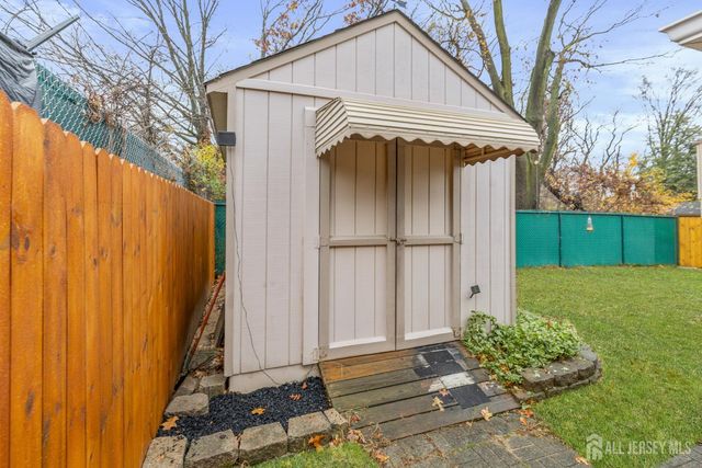 33 Kearney Road, Sayreville, NJ 08879