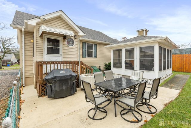 33 Kearney Road, Sayreville, NJ 08879