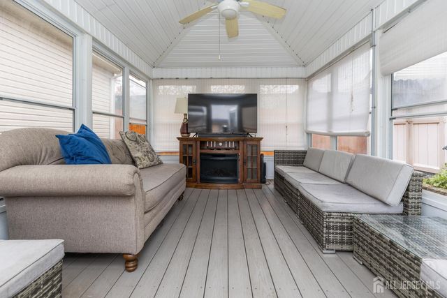 33 Kearney Road, Sayreville, NJ 08879