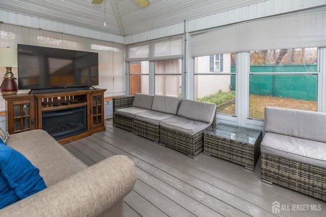 33 Kearney Road, Sayreville, NJ 08879