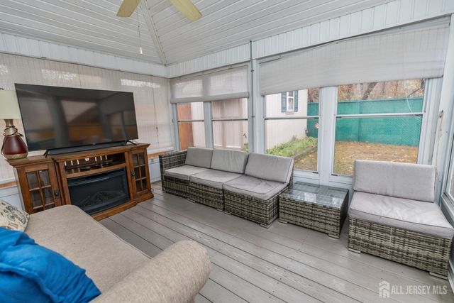 33 Kearney Road, Sayreville, NJ 08879