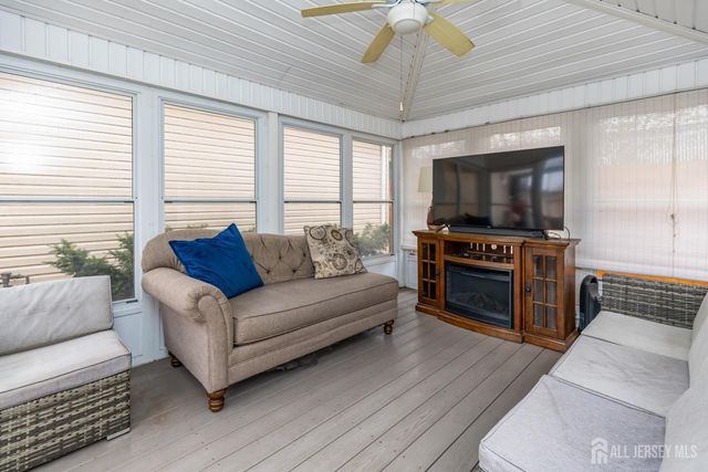 33 Kearney Road, Sayreville, NJ 08879