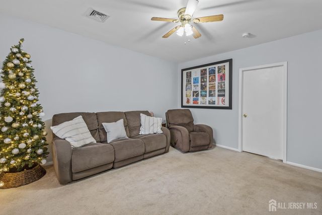 33 Kearney Road, Sayreville, NJ 08879