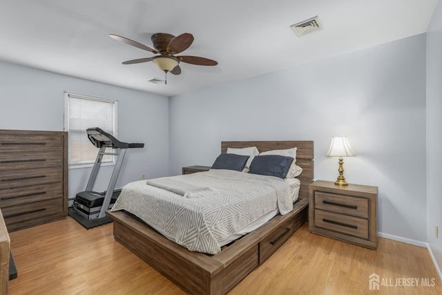 33 Kearney Road, Sayreville, NJ 08879