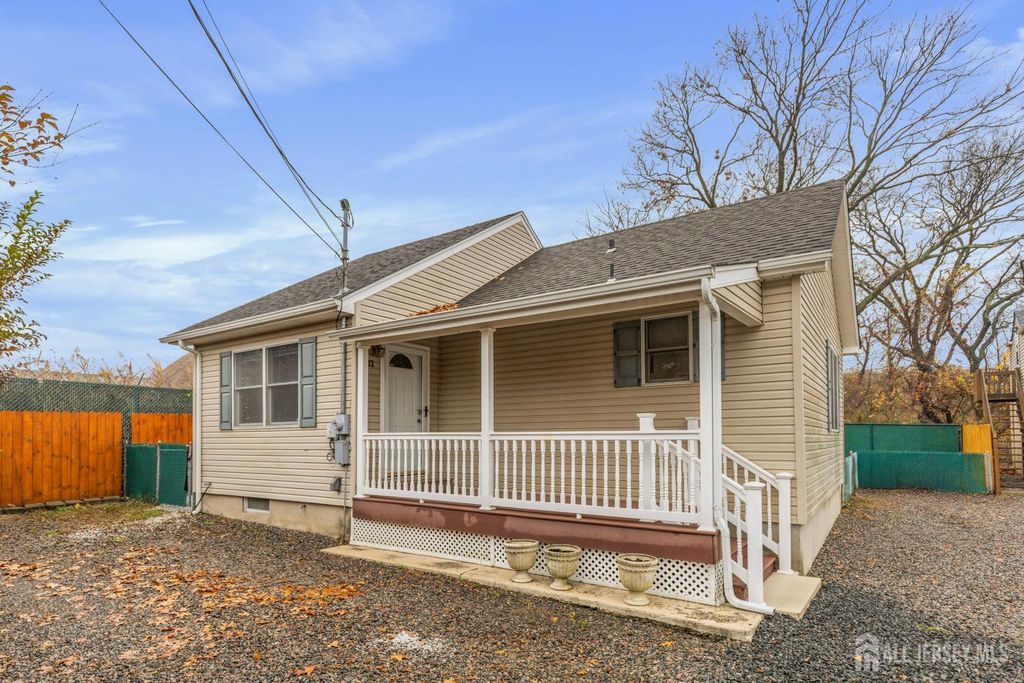 33 Kearney Road, Sayreville, NJ 08879