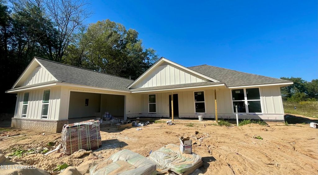 60 Farley Road, Byhalia, MS 38611