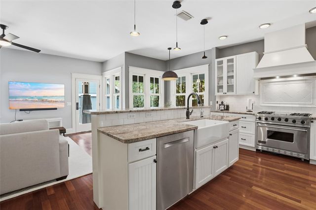 2116 W WATROUS AVENUE, Tampa, FL 33606