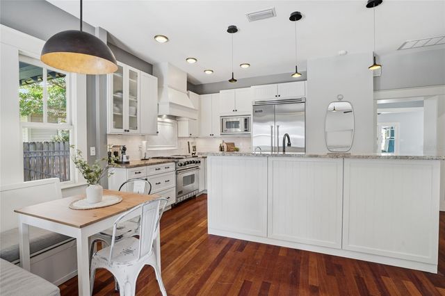 2116 W WATROUS AVENUE, Tampa, FL 33606