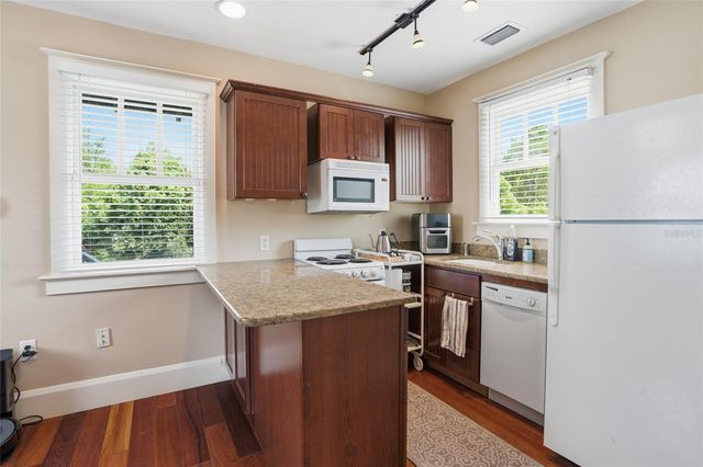 2116 W WATROUS AVENUE, Tampa, FL 33606