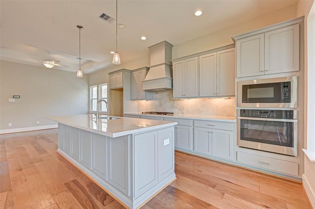 67 Thorpe Lane, Spring, TX 77389