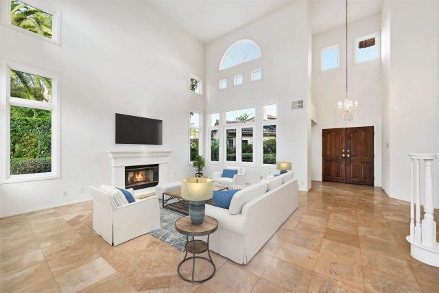 516 Camino Bailen, Escondido, CA 92029