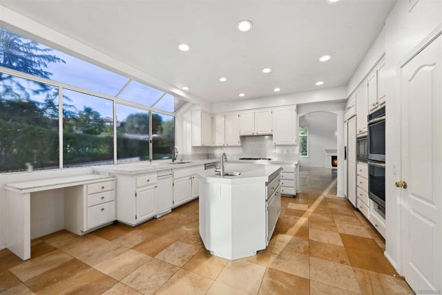 516 Camino Bailen, Escondido, CA 92029