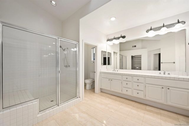 516 Camino Bailen, Escondido, CA 92029
