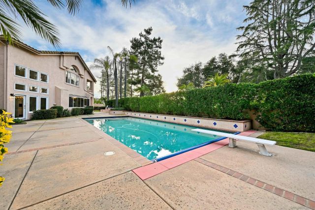 516 Camino Bailen, Escondido, CA 92029