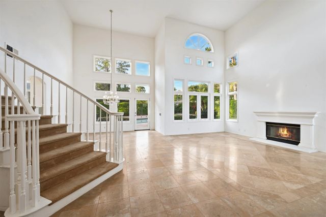 516 Camino Bailen, Escondido, CA 92029