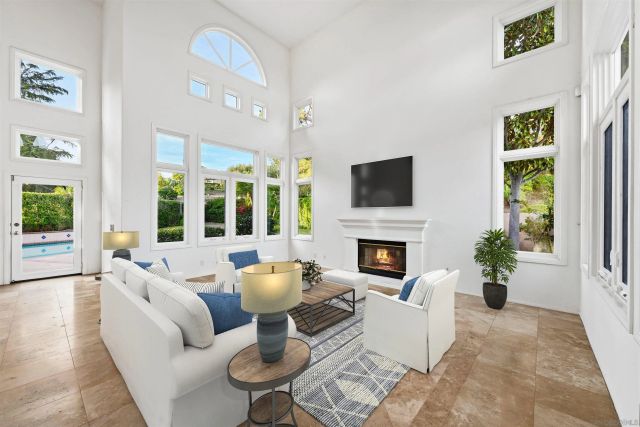 516 Camino Bailen, Escondido, CA 92029